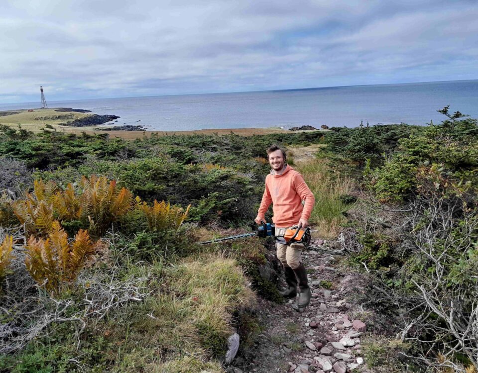 [C.T 975] Les sentiers de Pointe-plate, de l’Anse aux soldats et du Cap-Corbeau, à Langlad…